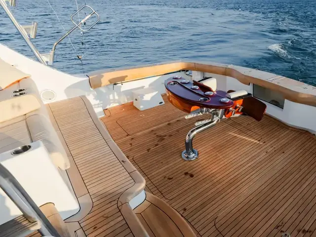 Hatteras 70 Convertible