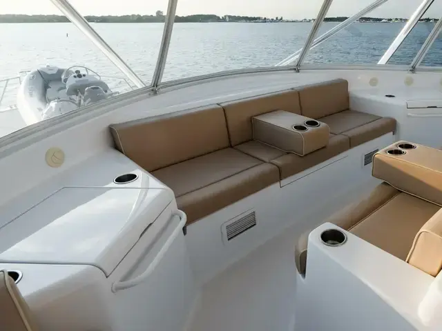 Hatteras 70 Convertible