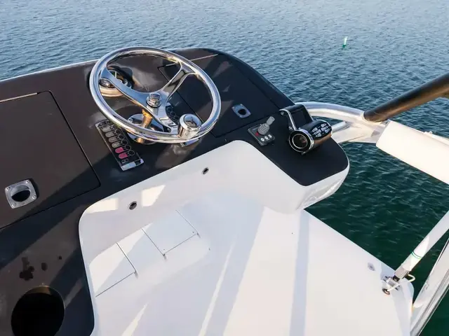 Hatteras 70 Convertible