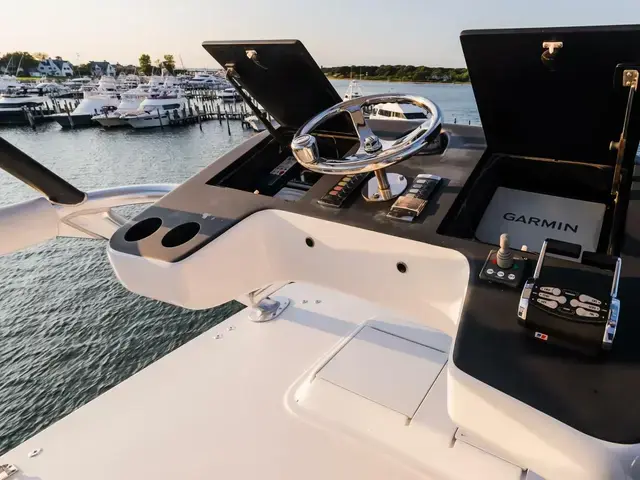 Hatteras 70 Convertible