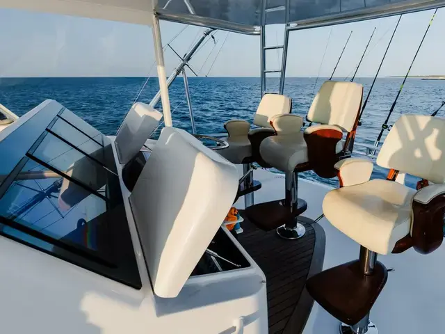 Hatteras 70 Convertible