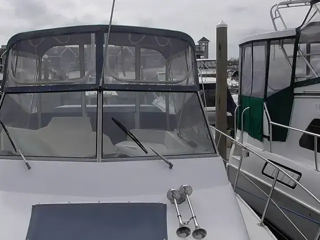 Carver 330 Mariner