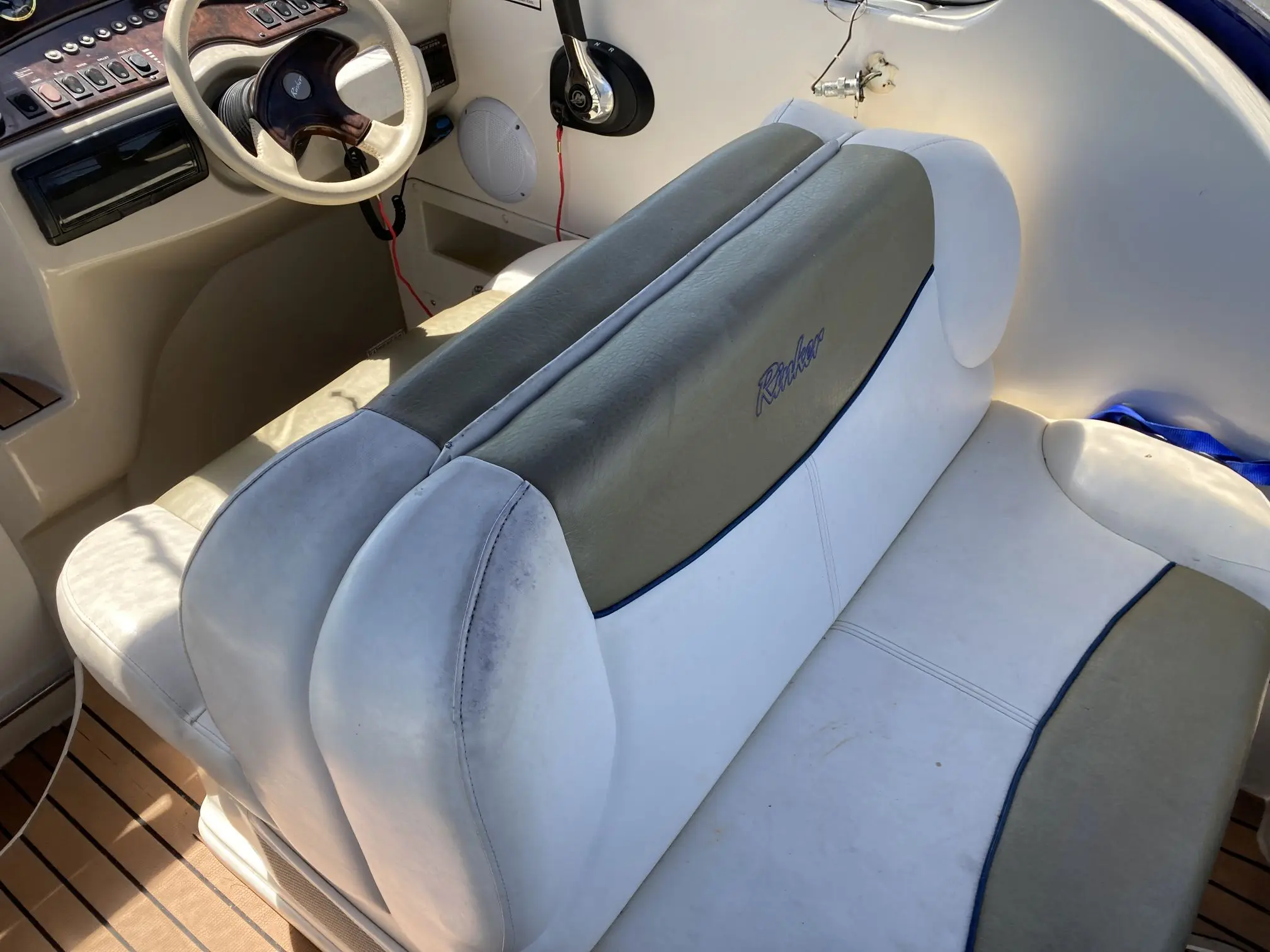 2001 Rinker fiesta vee 242