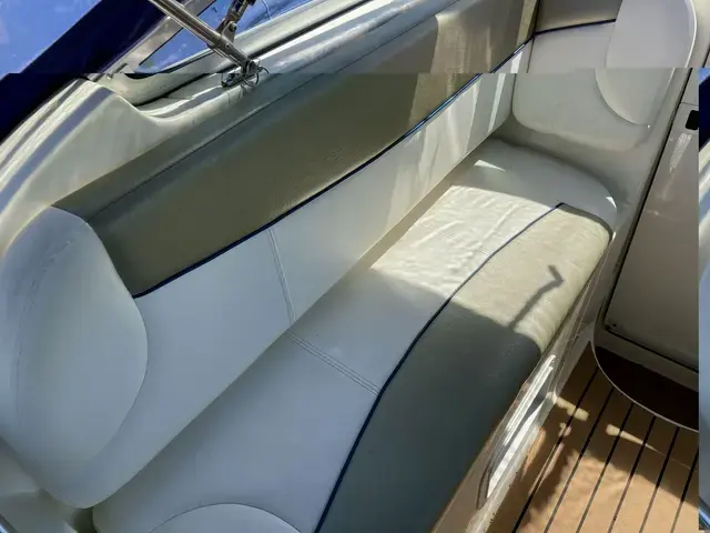 Rinker 242 Fiesta Vee