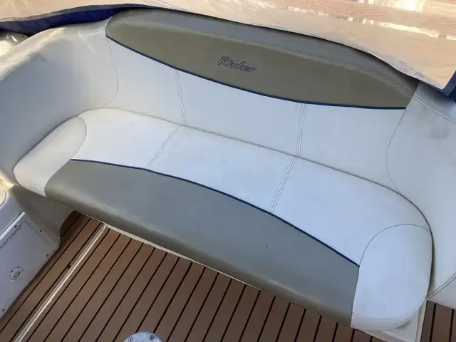 Rinker 242 Fiesta Vee