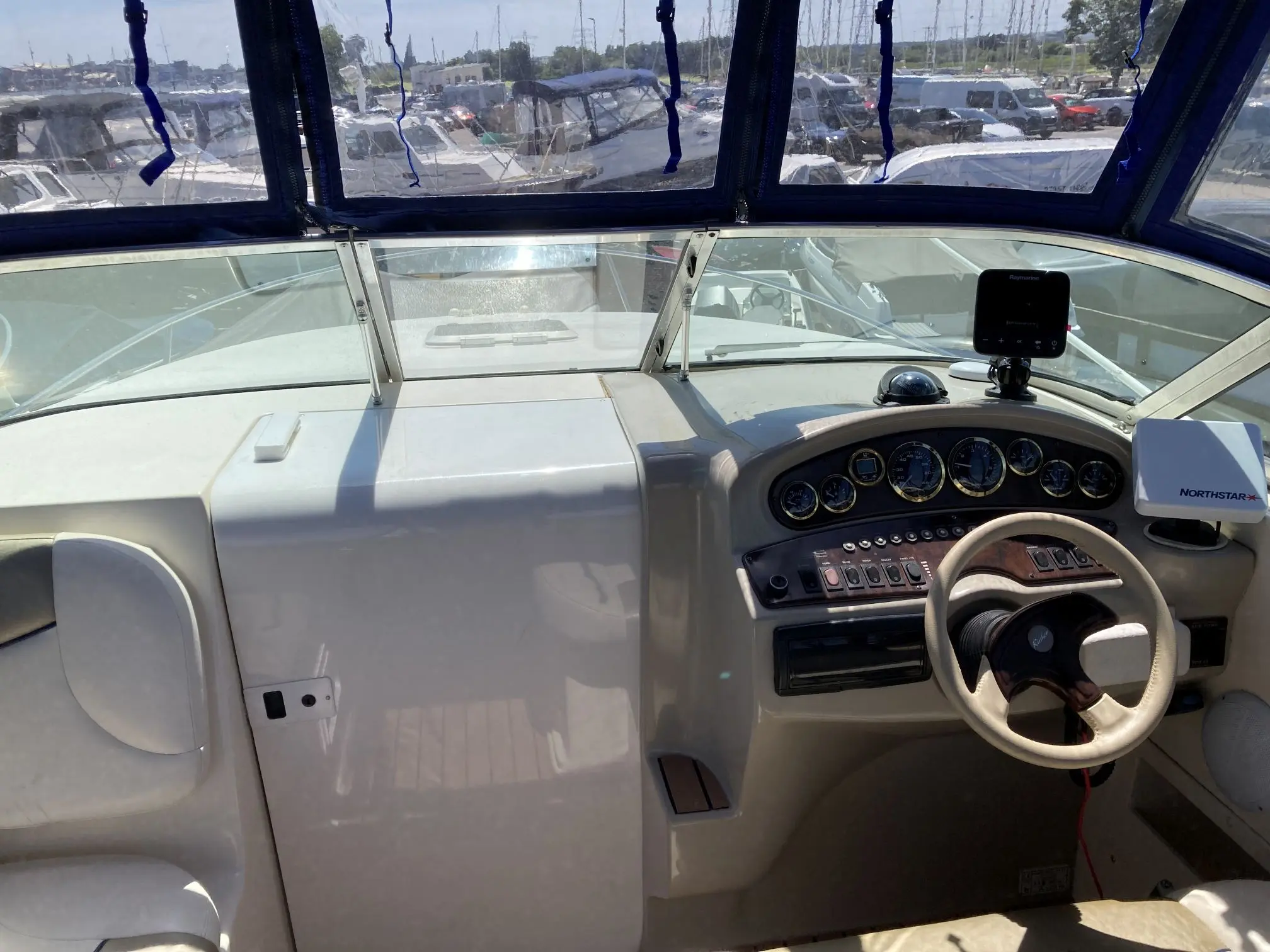 2001 Rinker fiesta vee 242