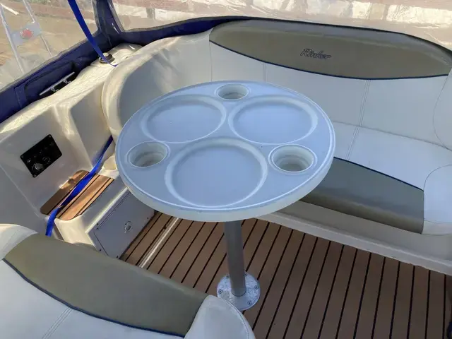 Rinker 242 Fiesta Vee