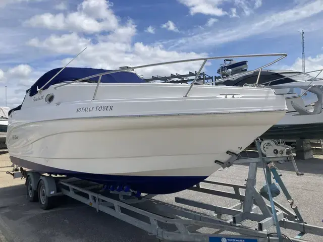 Rinker 242 Fiesta Vee