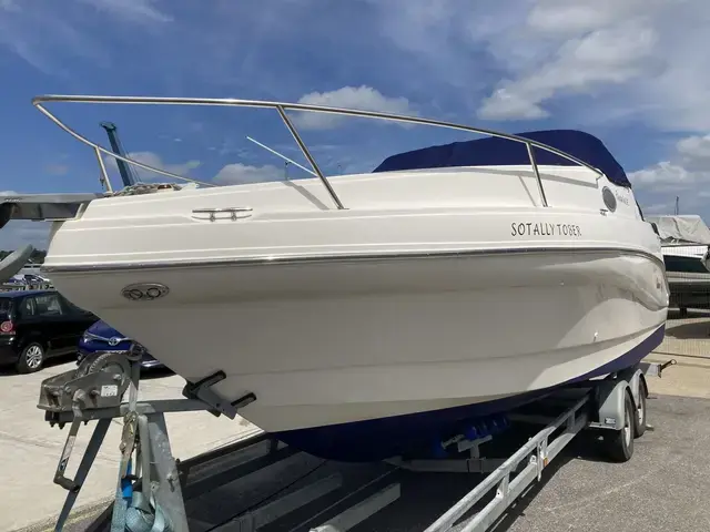 Rinker 242 Fiesta Vee