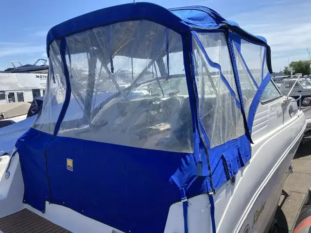 Rinker 242 Fiesta Vee