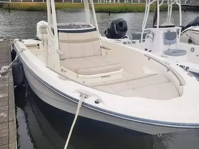 Boston Whaler 220 Dauntless