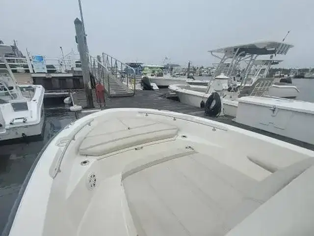 Boston Whaler 220 Dauntless