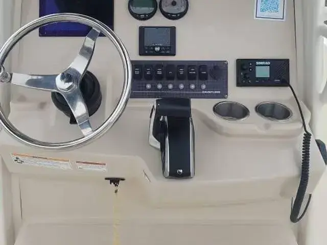 Boston Whaler 220 Dauntless