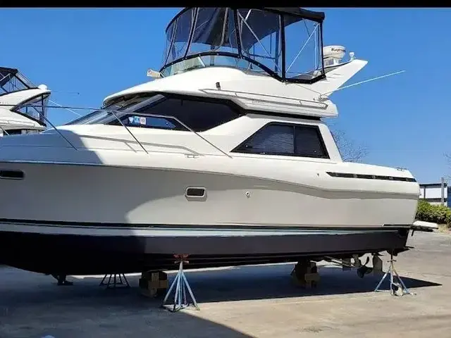 Bayliner Avanti 3488 Command Bridge