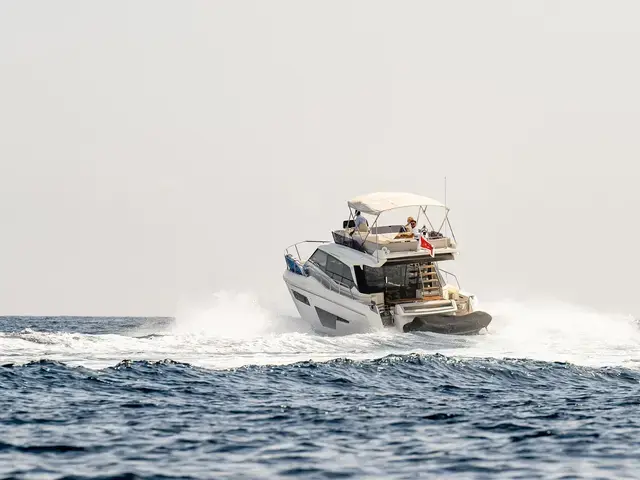 Ferretti Yachts 500