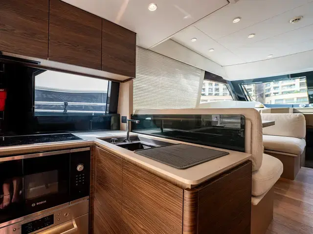 Ferretti Yachts 500