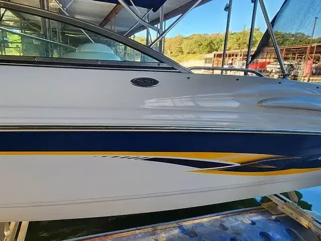 Chaparral 220 SSI