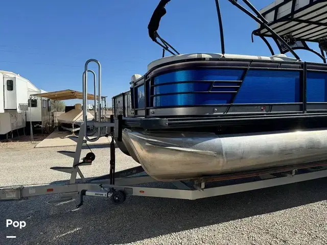 Godfrey Pontoon 250