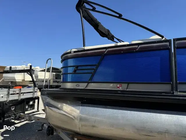 Godfrey Pontoon 250