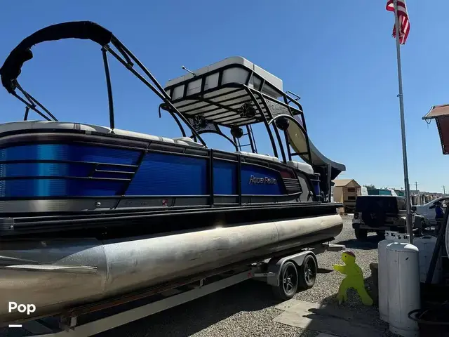 Godfrey Pontoon 250