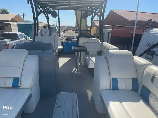 Godfrey Pontoon 250