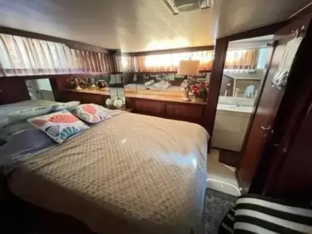 Hatteras Double Cabin