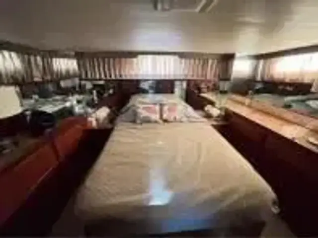 Hatteras Double Cabin