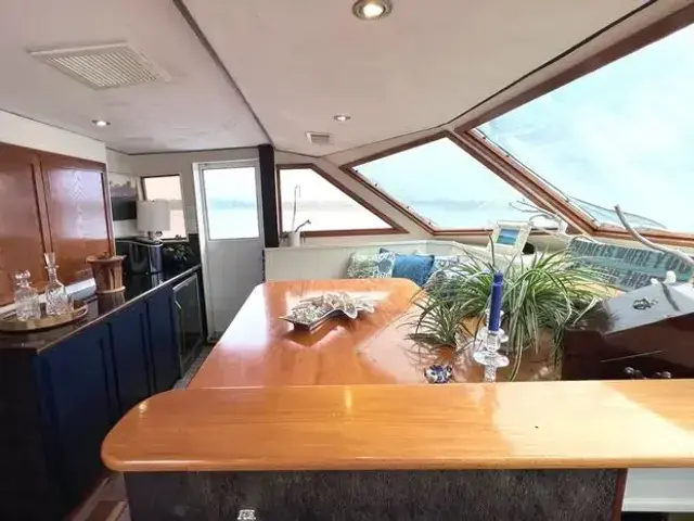 Hatteras 78 Cockpit Motor Yacht