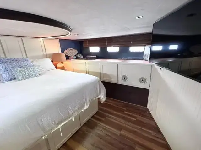 Hatteras 78 Cockpit Motor Yacht