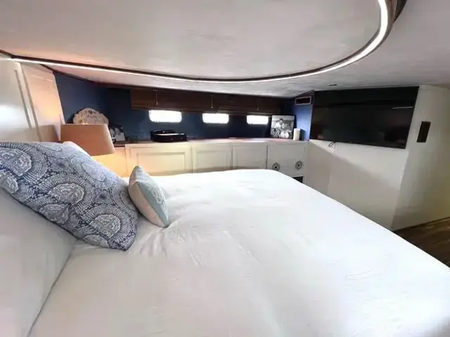 Hatteras 78 Cockpit Motor Yacht