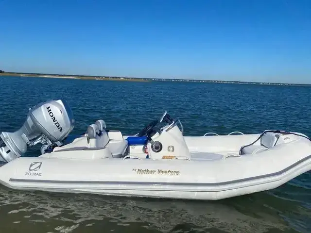 Hatteras 78 Cockpit Motor Yacht