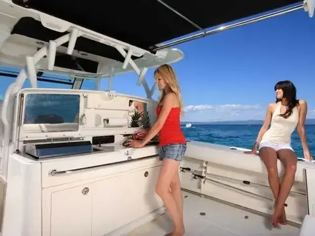 Boston Whaler 370 Outrage