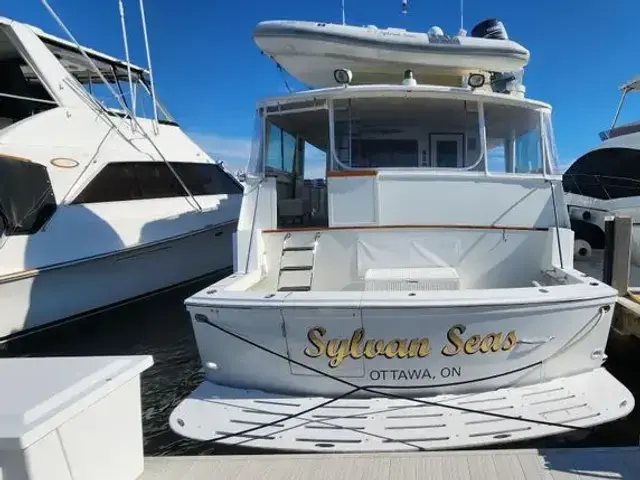 Hatteras 63 Cockpit Motoryacht