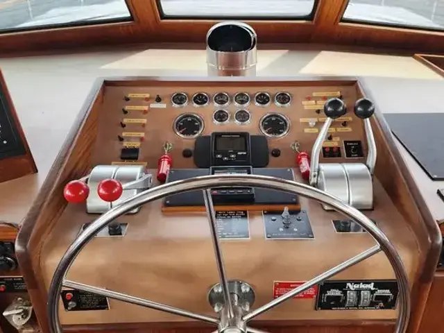 Hatteras 63 Cockpit Motoryacht