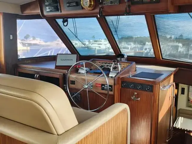 Hatteras 63 Cockpit Motoryacht