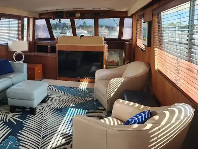 Hatteras 63 Cockpit Motoryacht