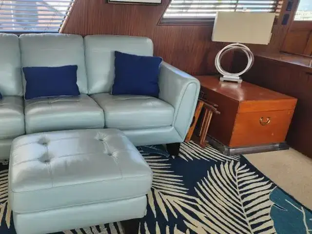 Hatteras 63 Cockpit Motoryacht