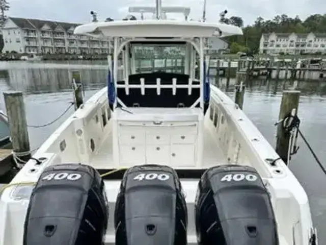 Boston Whaler 350 Outrage