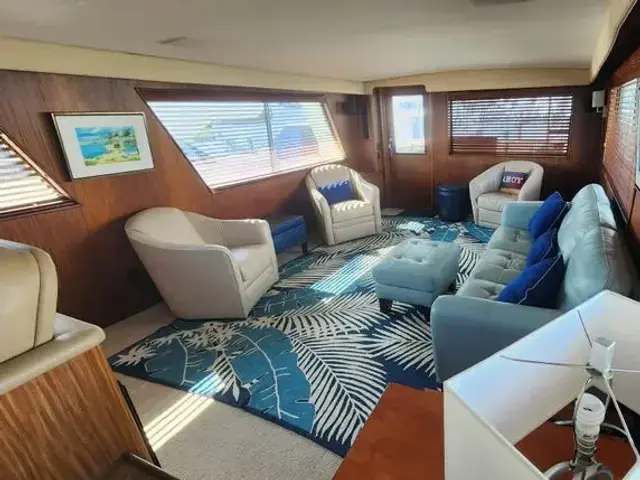 Hatteras 63 Cockpit Motoryacht