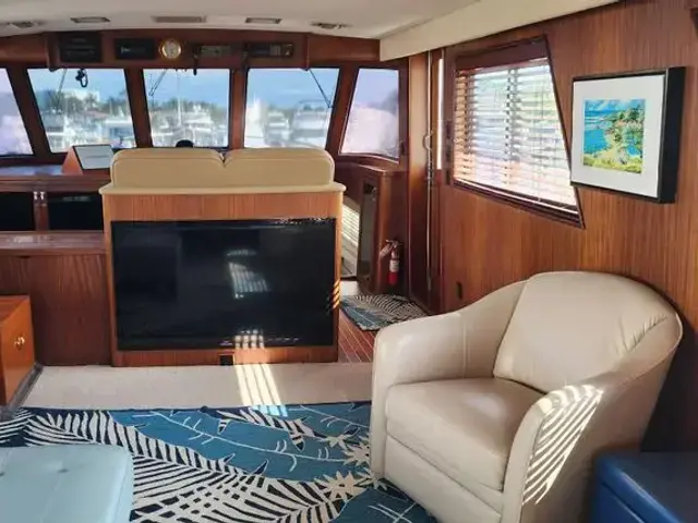 Hatteras 63 Cockpit Motoryacht