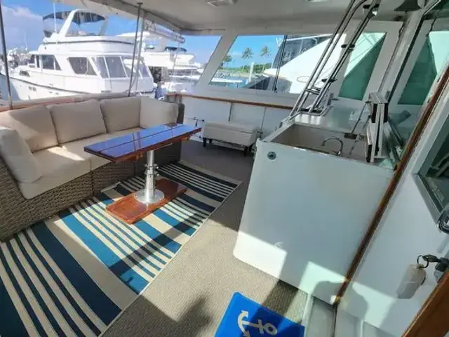 Hatteras 63 Cockpit Motoryacht