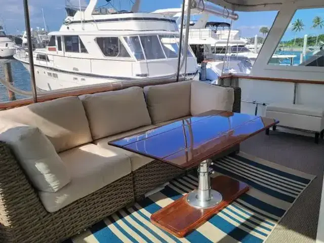 Hatteras 63 Cockpit Motoryacht