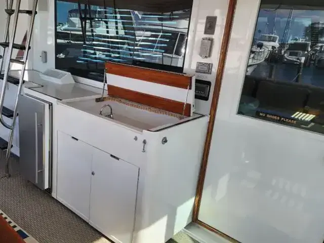 Hatteras 63 Cockpit Motoryacht