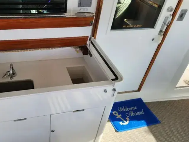 Hatteras 63 Cockpit Motoryacht