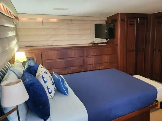 Hatteras 63 Cockpit Motoryacht