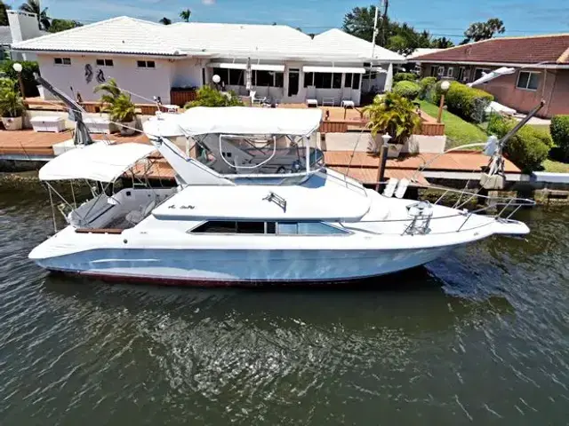 Sea Ray 350 Express Cruiser