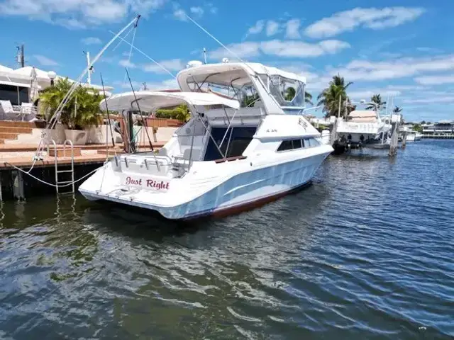 Sea Ray 350 Express Cruiser