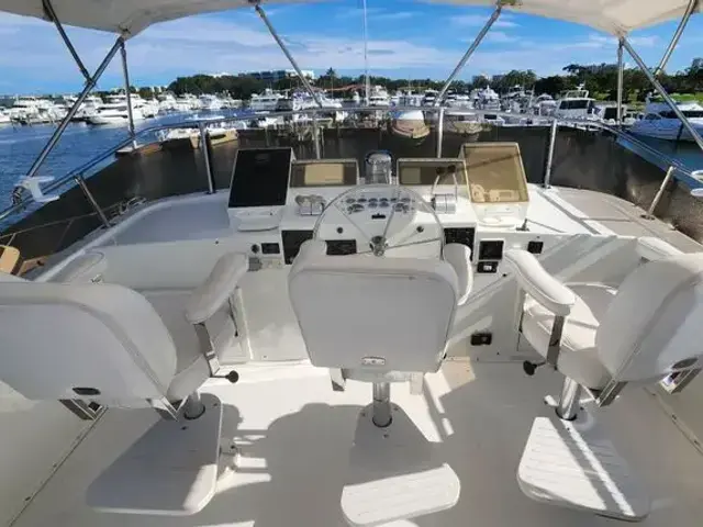 Hatteras 63 Cockpit Motoryacht