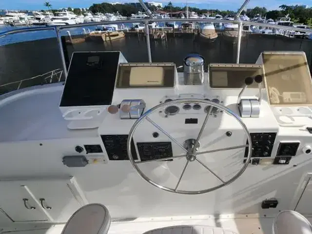 Hatteras 63 Cockpit Motoryacht