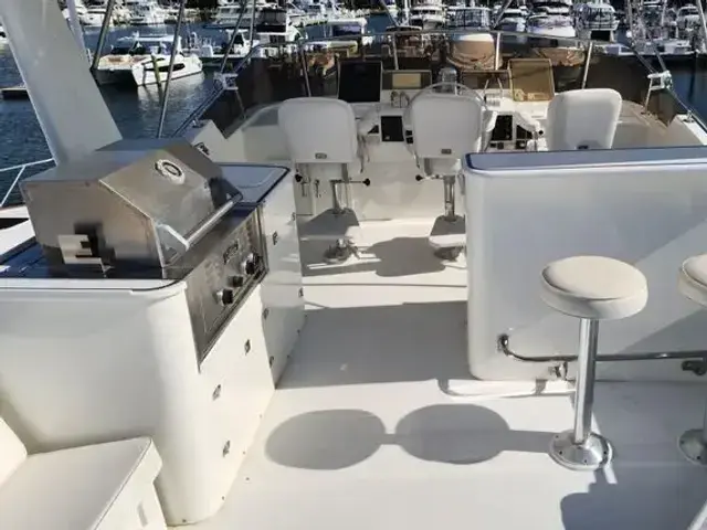 Hatteras 63 Cockpit Motoryacht